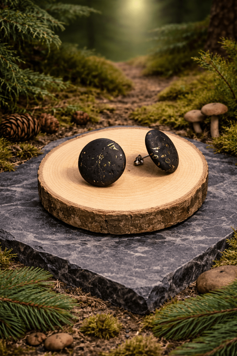 Korkohrstecker Schwarz mit goldenen Akzenten - wood stud - Holzohrringe - Holzschmuck und mehr
