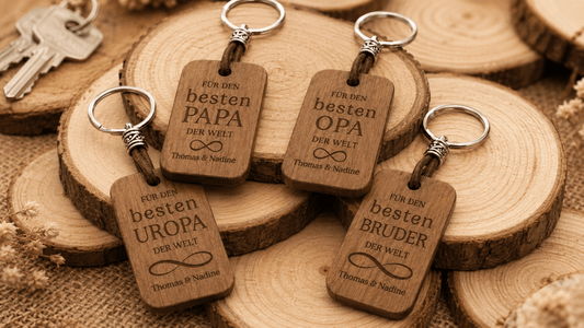 Personalisierter Holz-Schlüsselanhänger für Papa, Opa, Uropa & Bruder - wood stud - Holzohrringe - Holzschmuck und mehr