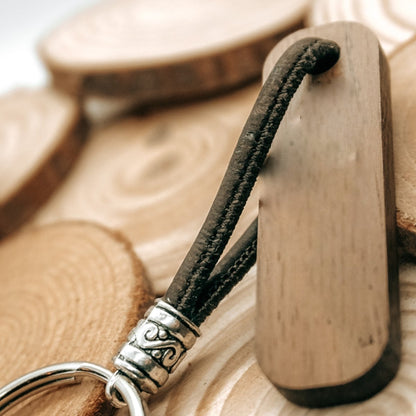 Schlüsselanhänger Runen - wood stud - Holzohrringe - Holzschmuck und mehr